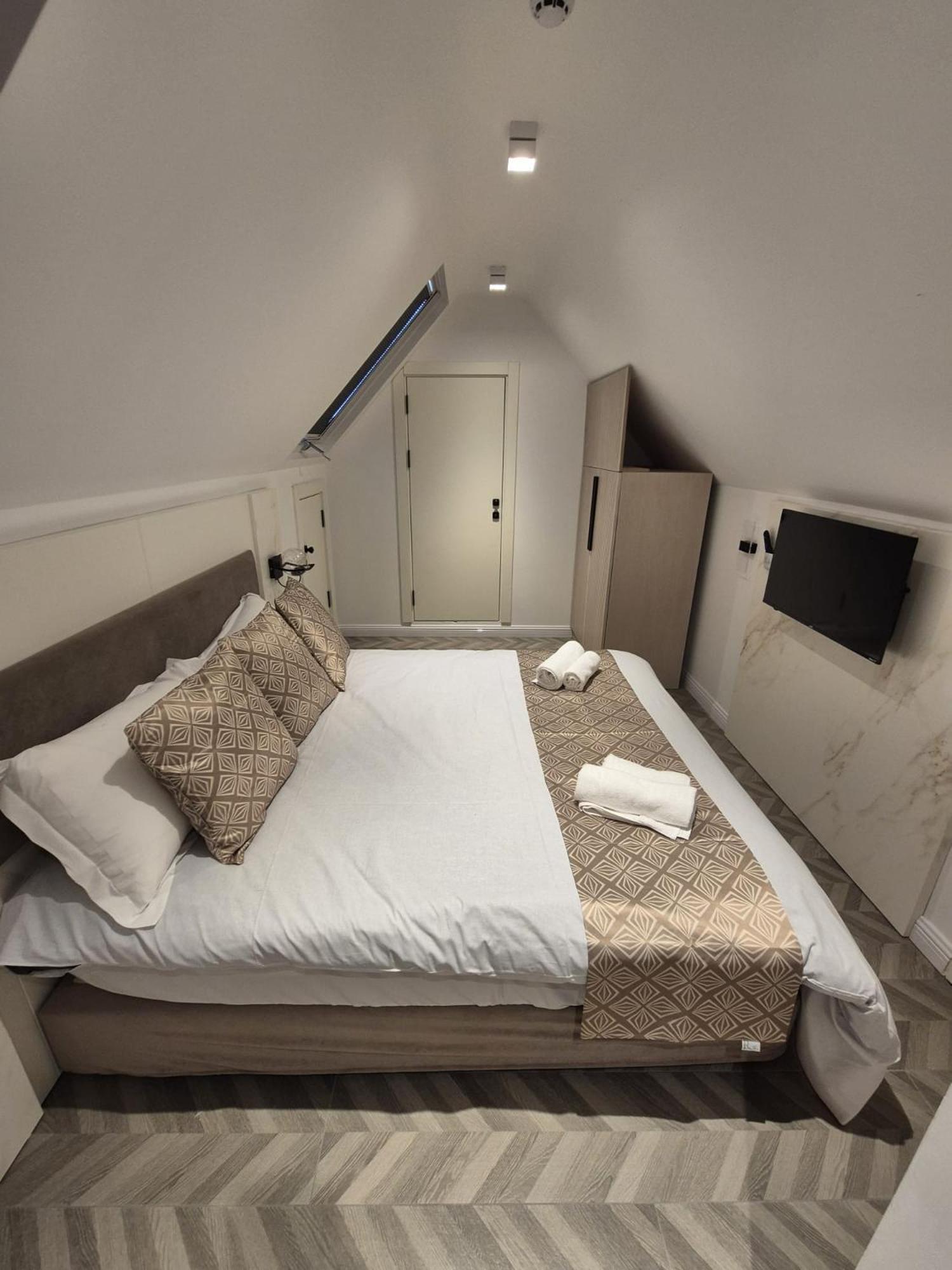 Rosemay Hotel Near London Heathrow Airport Hayes  Exterior photo