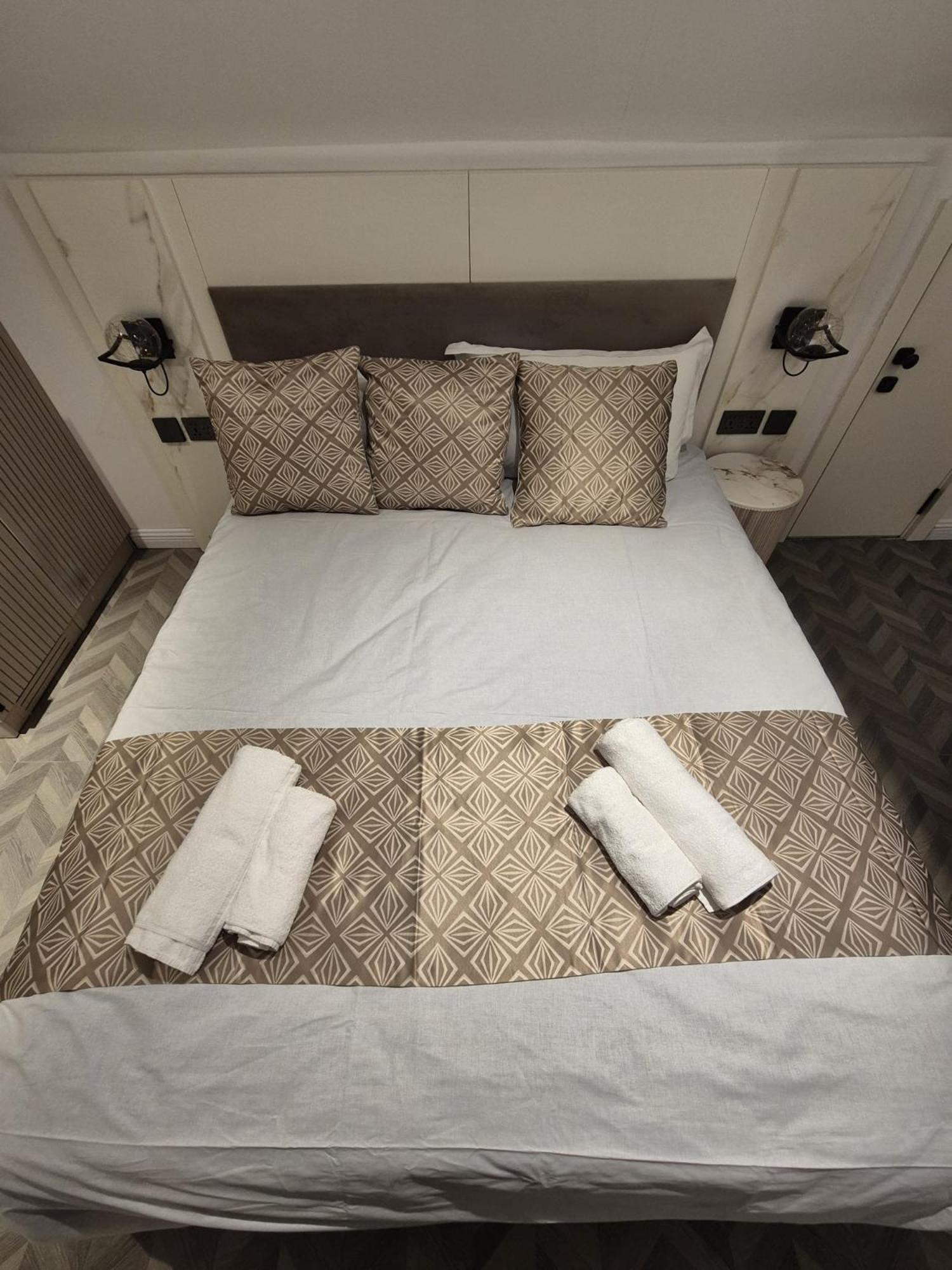 Rosemay Hotel Near London Heathrow Airport Hayes  Exterior photo